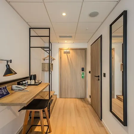 Campanile Polnoc ホテル 3*